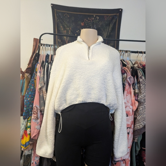 Forever 21 Cozy White Fleece Pullover Crop Top Size XL With Drawstrings - Picture 1 of 13